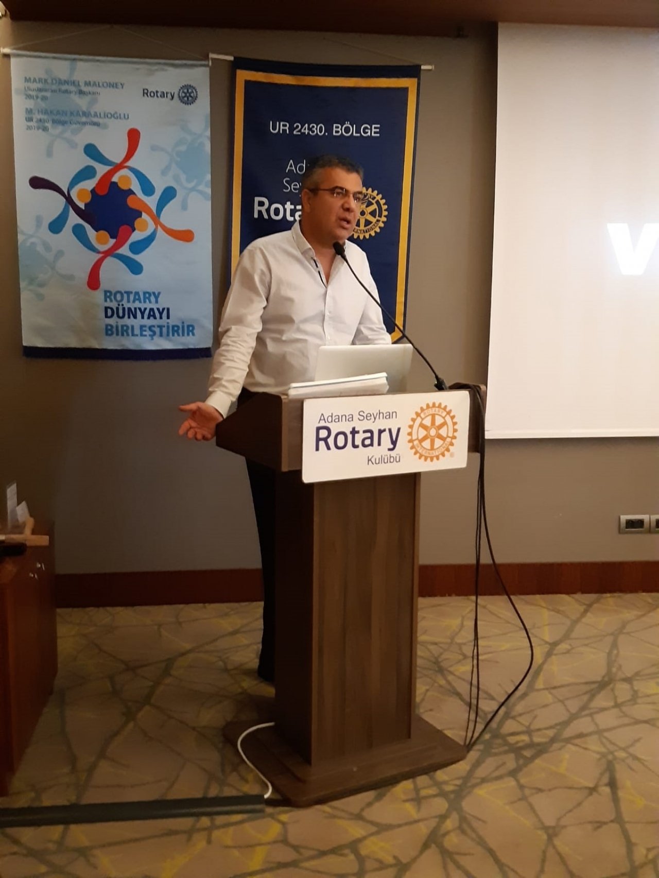 Kulüp günümüzde Lviv gezimizin fotoğraf ve videolarını izledik, İbrahim Eserce ve Tolga Akman dostlarımız bizlere iş hayatlarındaki gelişmelerle ilgili bilgi verdiler.