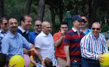 Çocuklar Babalar ve Anneler