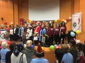 Onkoloji hastaları ile yılbaşı partisi yaptık