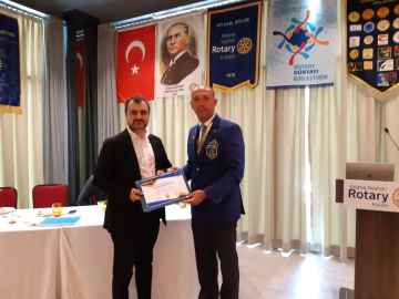 Konuğumuz Levent Efe Akman bizlere geleceğimizi şekillendirecek yapay zeka konusunda harika bir sunum verdi.